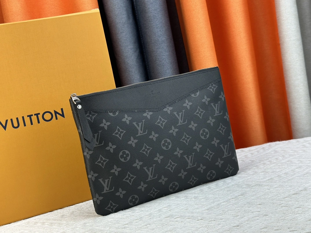 Louis Vuitton LV Wallets For Unisex Resilient 8390