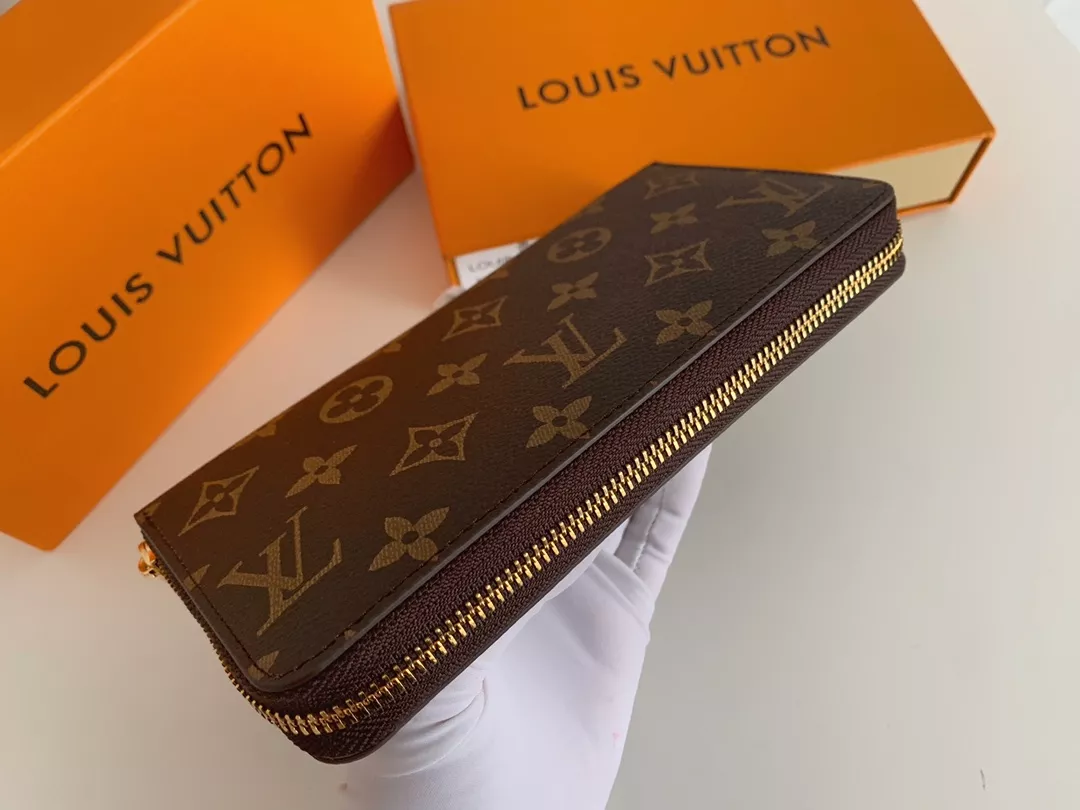 Louis Vuitton LV Wallets In Rose Red Modern 3923 - Image 3