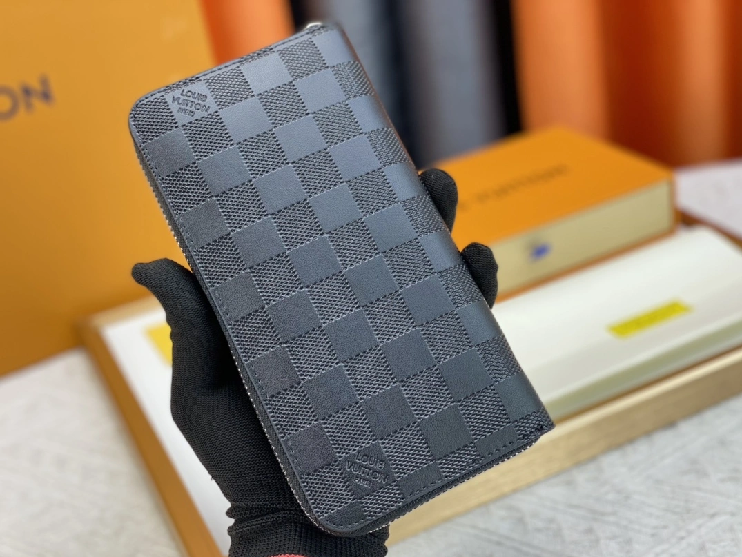 Louis Vuitton LV Wallets Lightweight 582