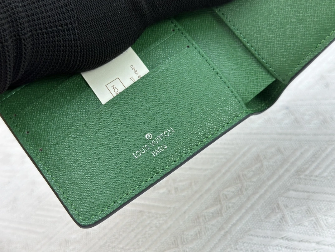 Louis Vuitton LV Wallets Versatile 4125 - Image 7