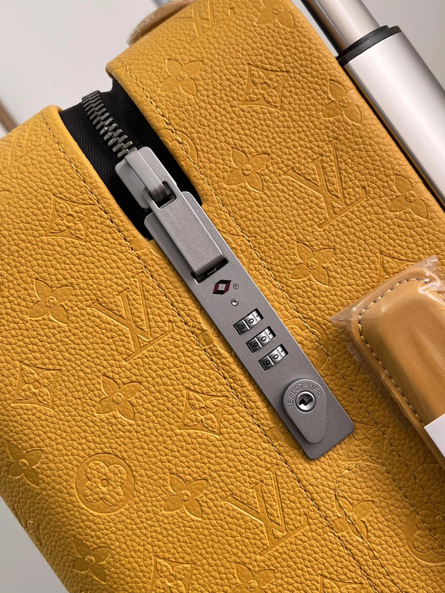 Louis Vuitton Luggage Refined 8703 - Image 5