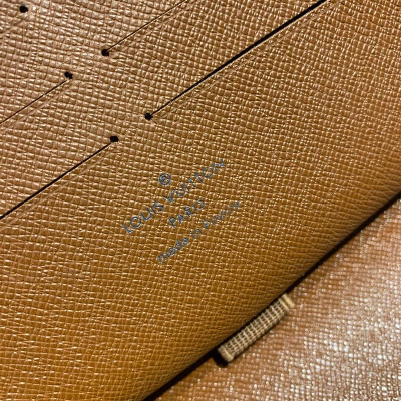 1 zipped Louis Vuitton Monogram Canvas Zippy Organizer Wallet - Image 9