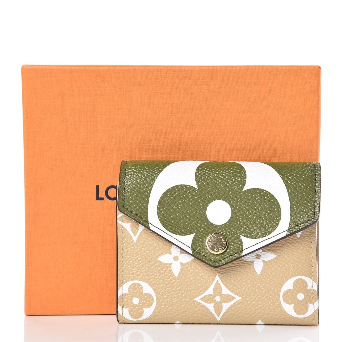 Louis Vuitton Monogram Giant Zoe Wallet Khaki M67640 - Image 4