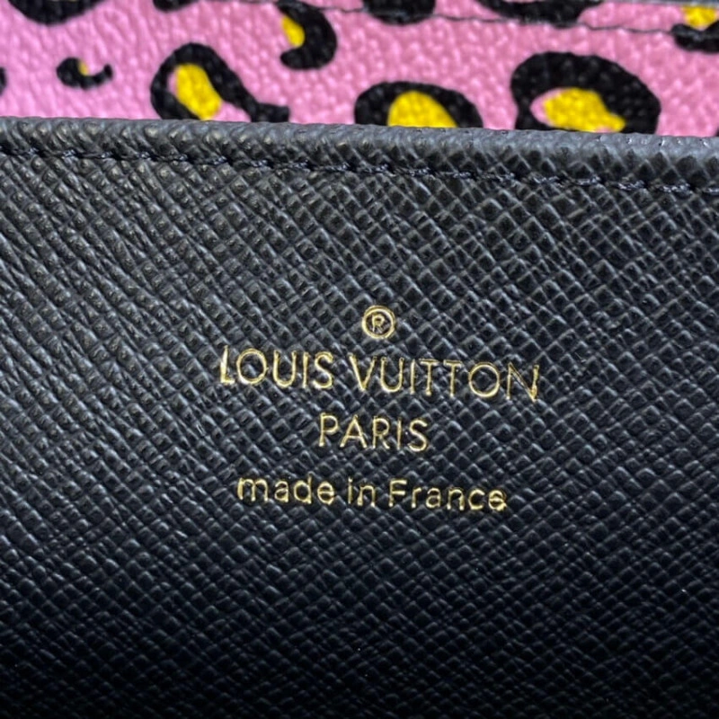 2 inside Louis Vuitton Monogram Pattern Zippy Wallet Black - Image 8
