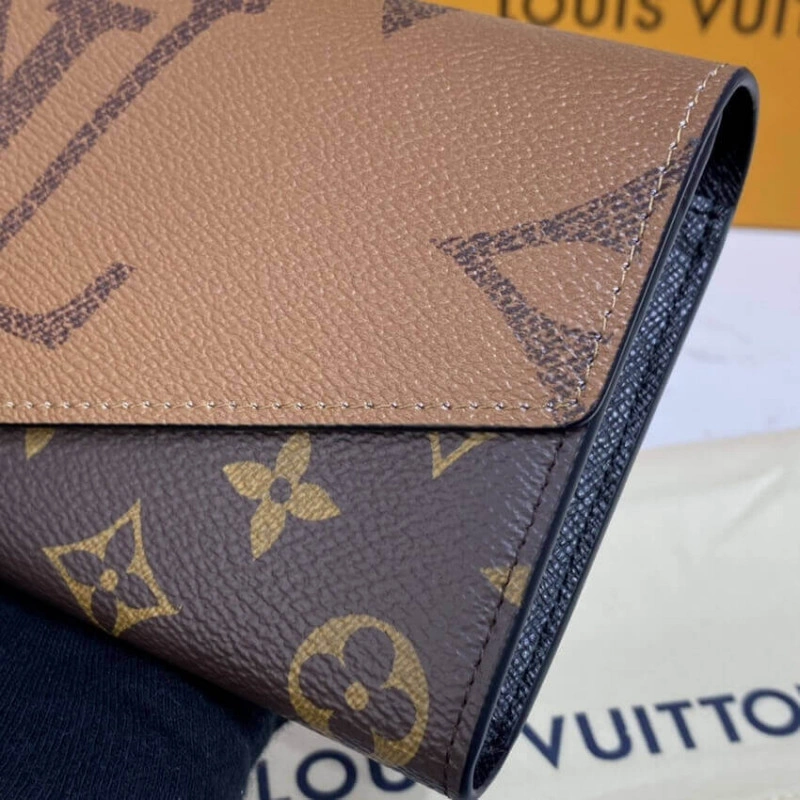 Outside f Louis Vuitton Monogram Sarah Wallet - Image 4