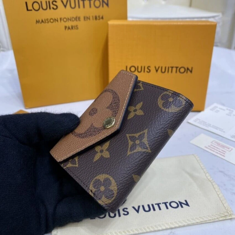 1 flat ba Louis Vuitton Monogram Zoe Wallet - Image 3