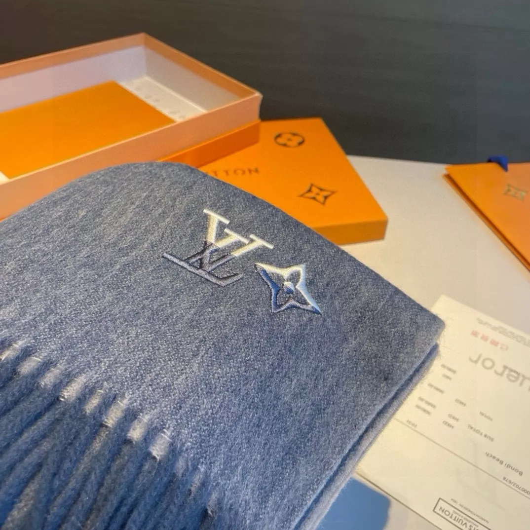 Louis Vuitton Scarf For Women Trendsetting 5620