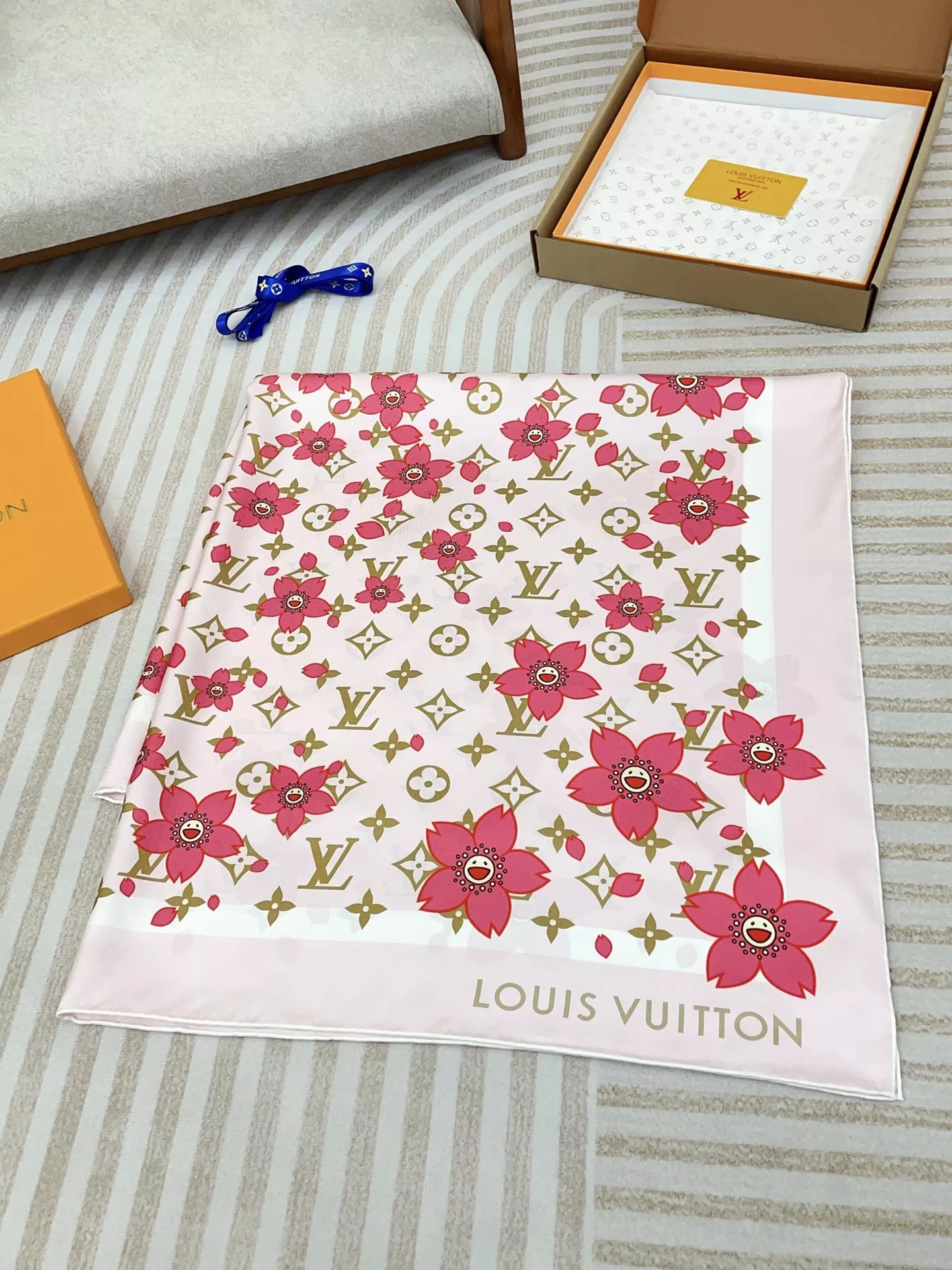 Louis Vuitton Silk Squares Efficient 4165
