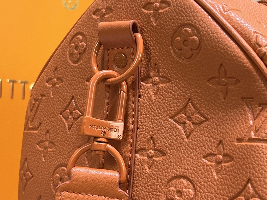 Louis Vuitton Travel Bags Affordable 1273 - Image 4