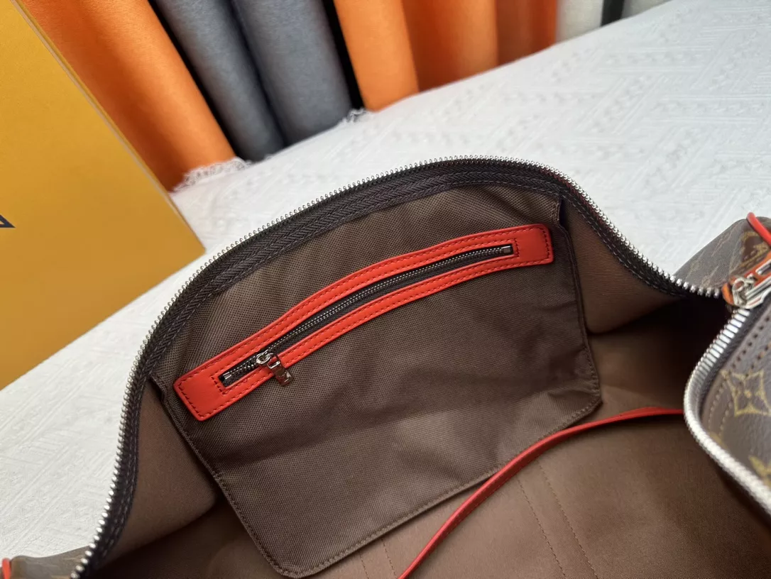 Louis Vuitton Travel Bags Minimalist 953 - Image 7