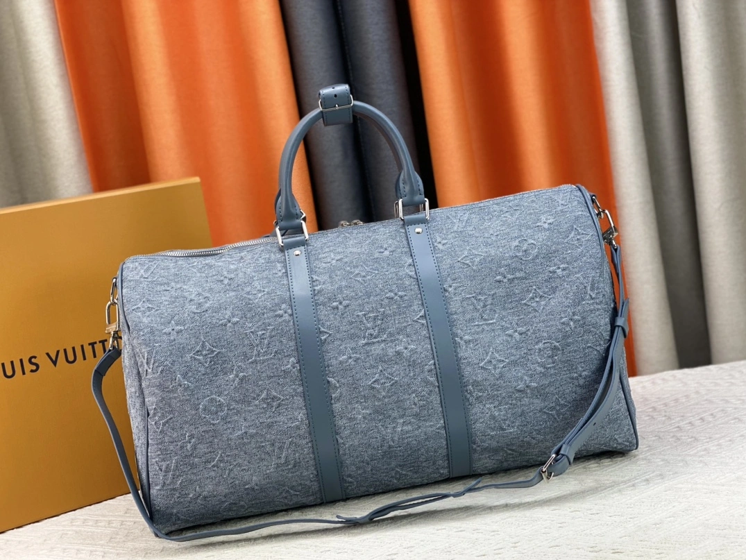 Louis Vuitton Travel Bags Sleek 4644 - Image 4