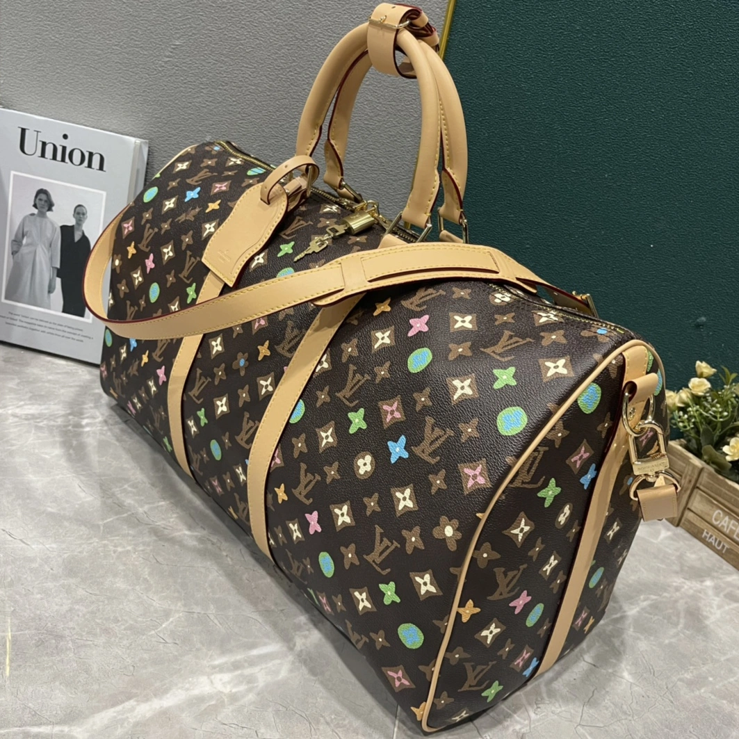 Louis Vuitton Travel Bags Sleek 6821