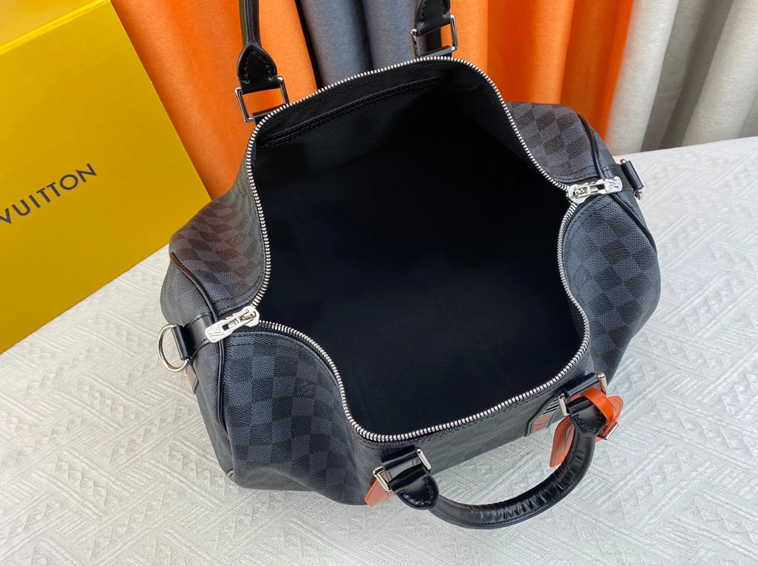 Louis Vuitton Travel Bags Stylish 6084 - Image 8