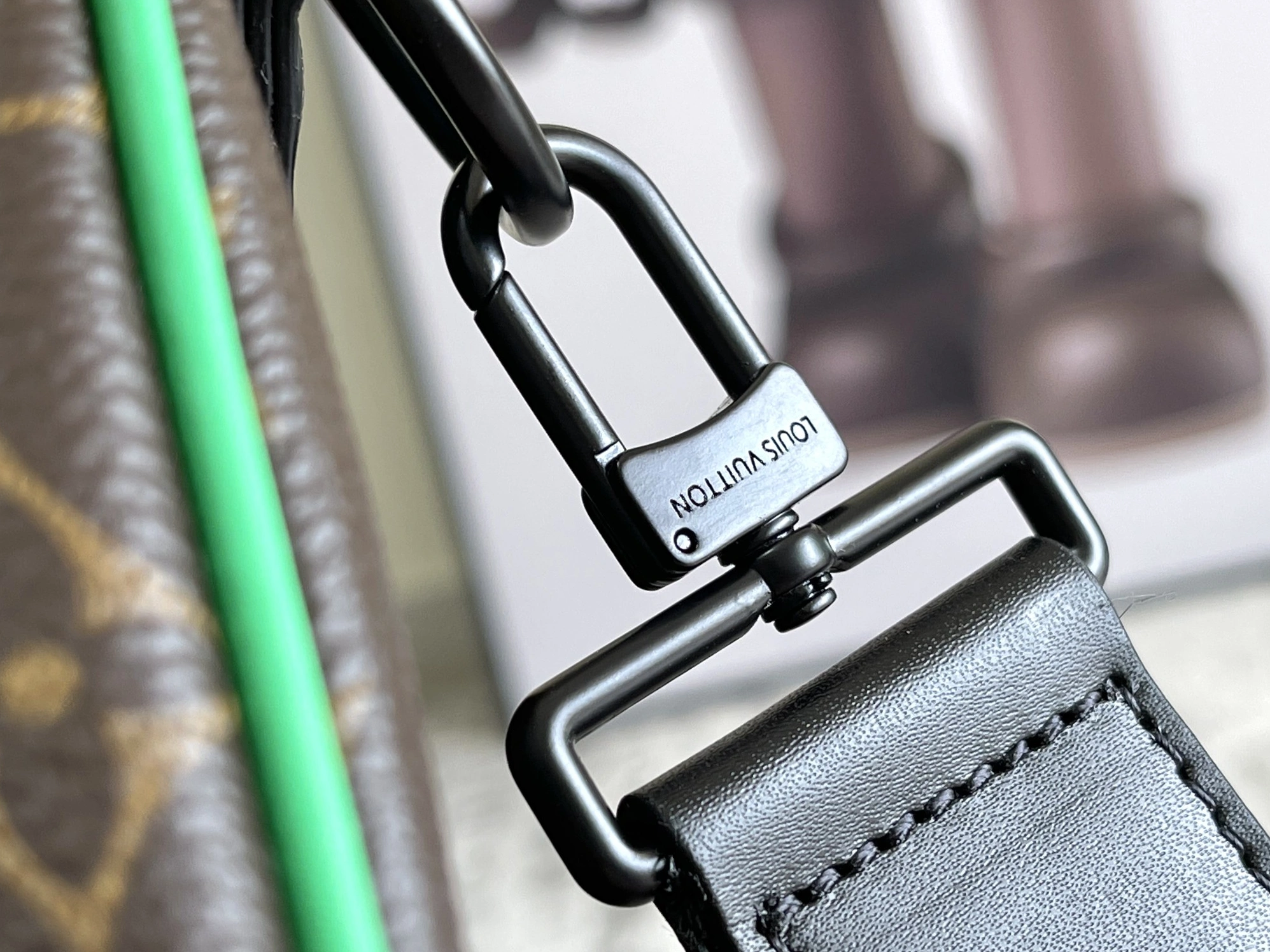 Louis Vuitton Travel Bags Unique 6053 - Image 5