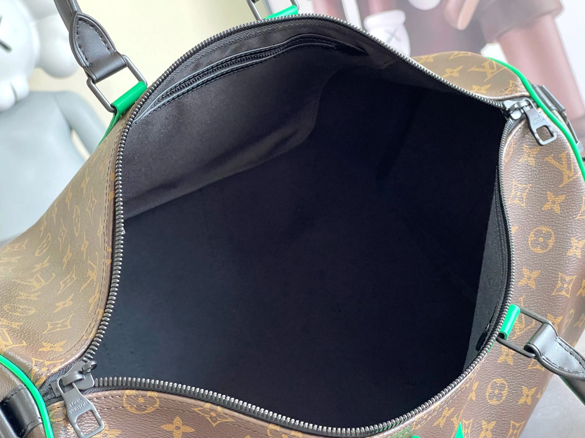 Louis Vuitton Travel Bags Unique 6053 - Image 8