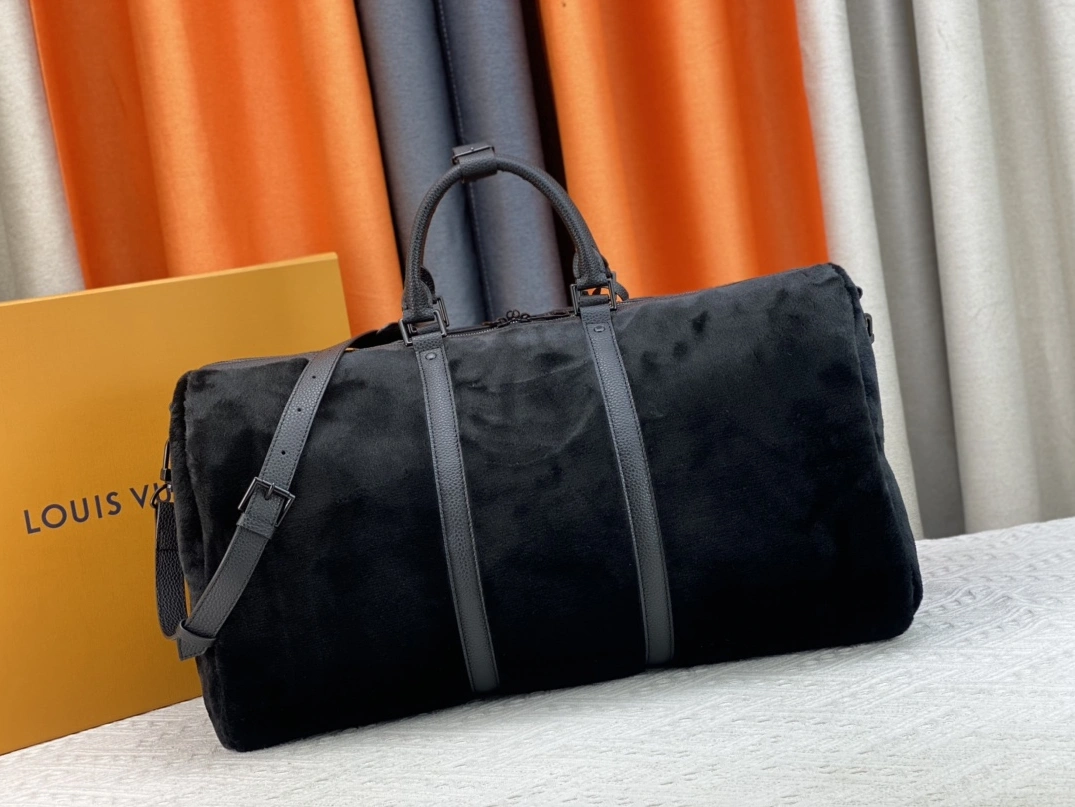 Louis Vuitton Travel Bags Versatile 3206 - Image 4