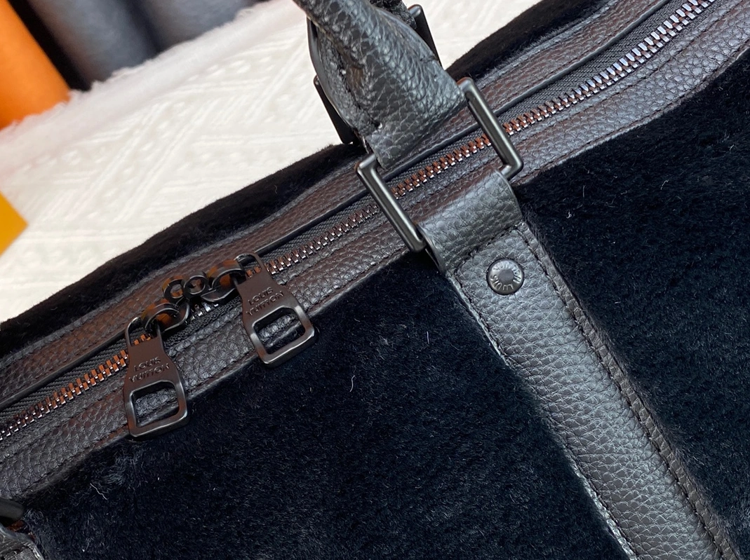 Louis Vuitton Travel Bags Versatile 3206 - Image 7