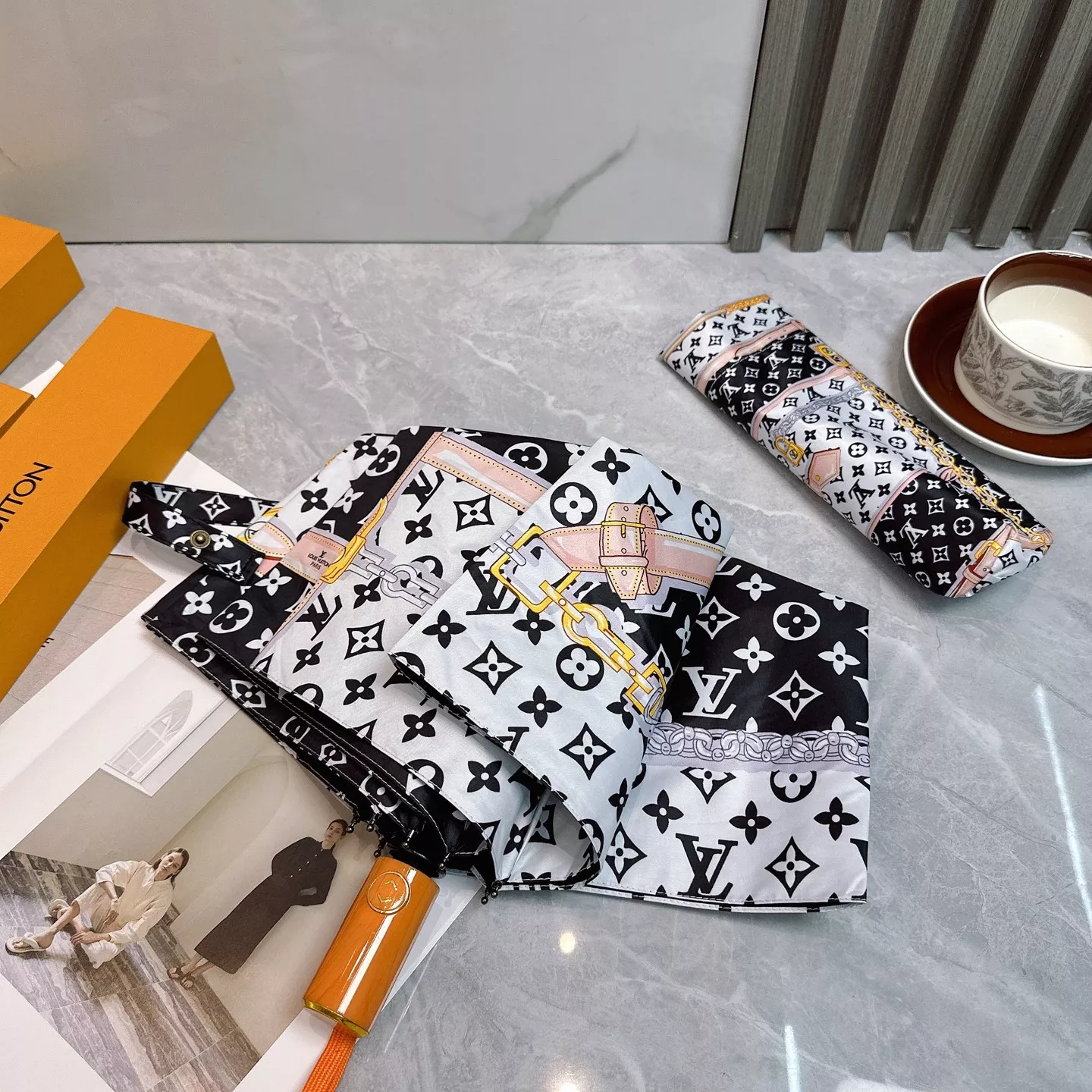 Louis Vuitton Umbrellas ModernLook 4802 - Image 3