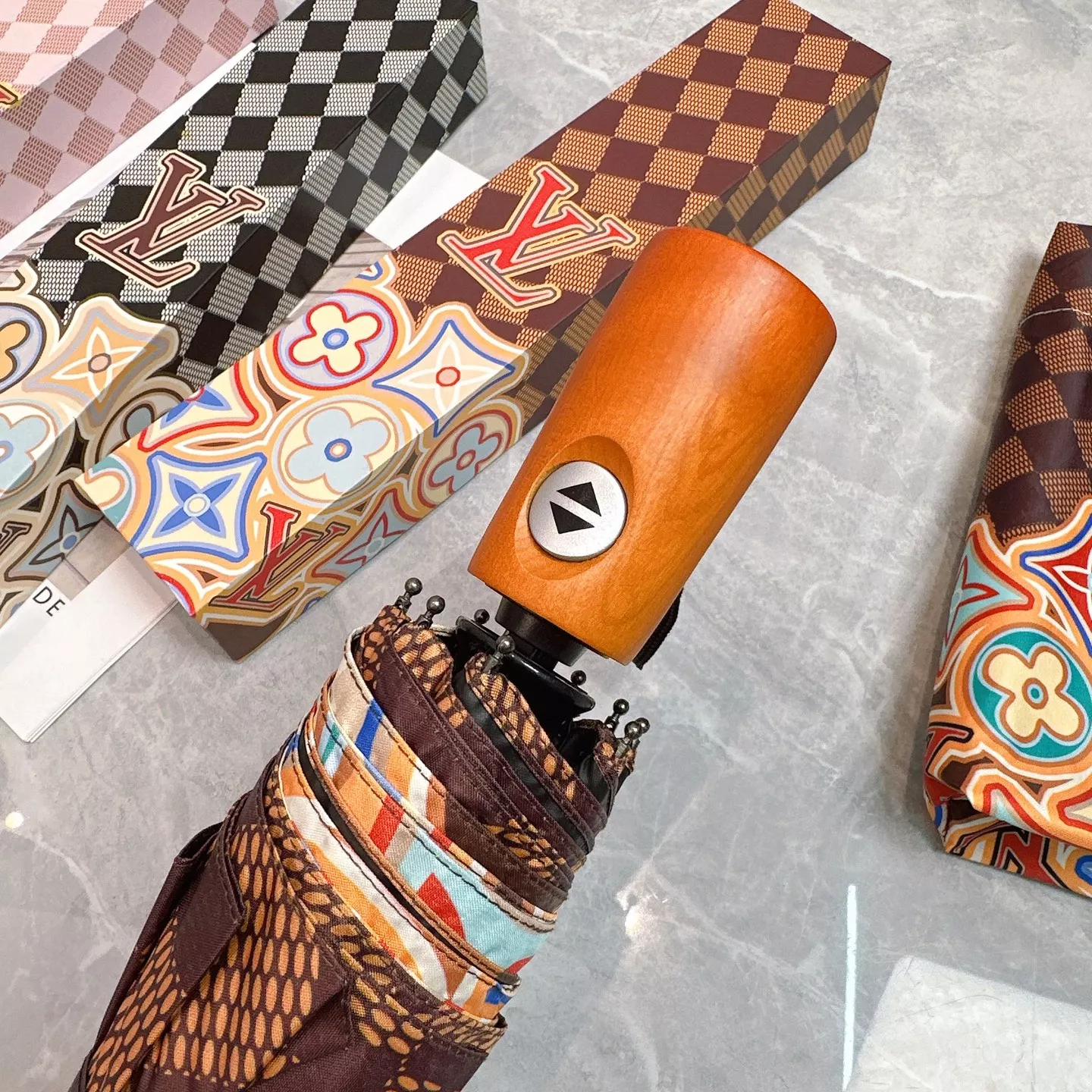 Louis Vuitton Umbrellas ModernLook 9588 - Image 3