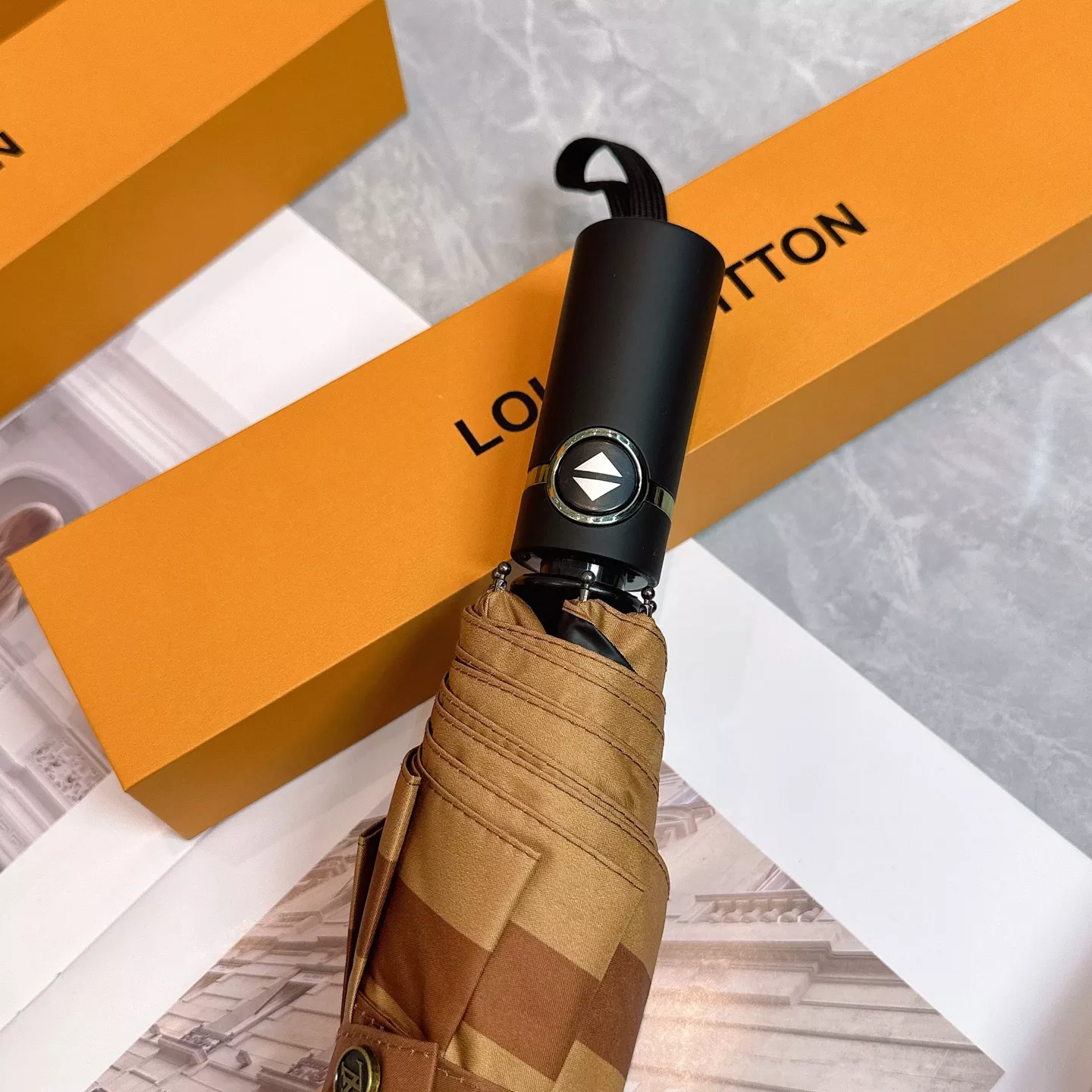 Louis Vuitton Umbrellas Sleek 3988