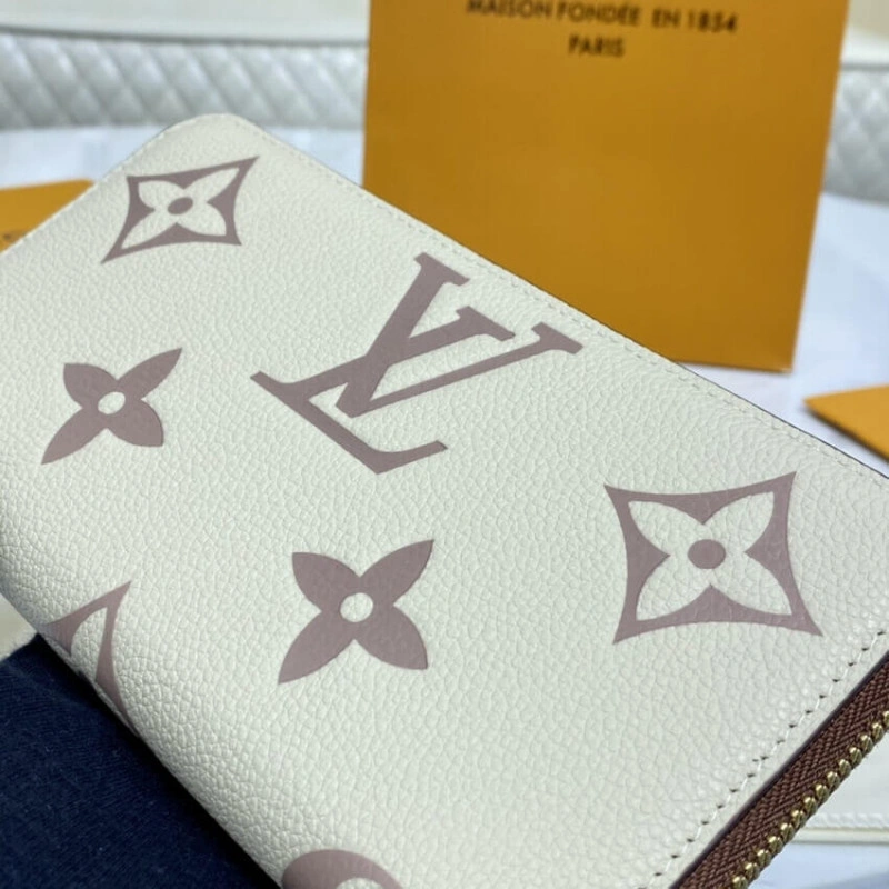 The Zippy Louis Vuitton Zippy Wallet Cream - Image 4
