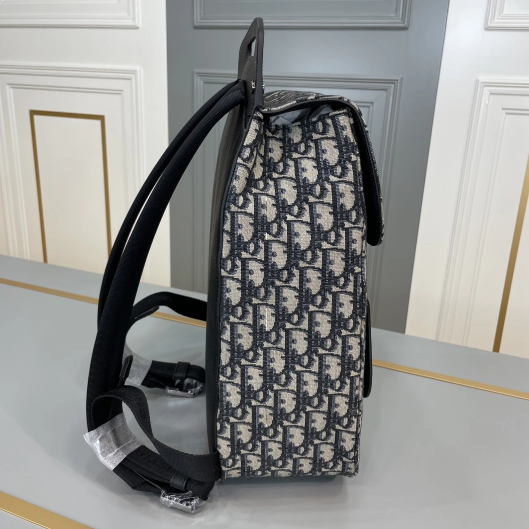 Minimalist 4467 Christian Dior AAA Man Backpacks - Image 3