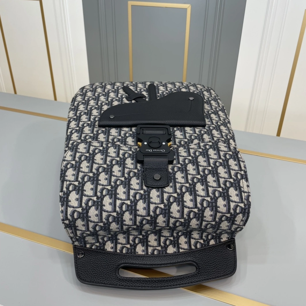 Minimalist 4467 Christian Dior AAA Man Backpacks - Image 4