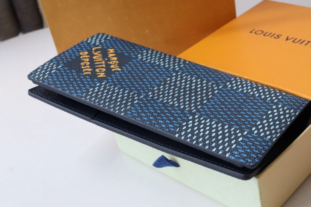 Minimalist 4963 Louis Vuitton AAA Quality Card Case - Image 3