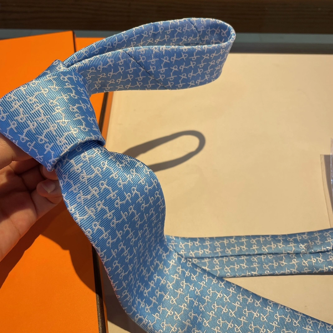 Minimalist 5140 Hermes Necktie For Men - Image 3