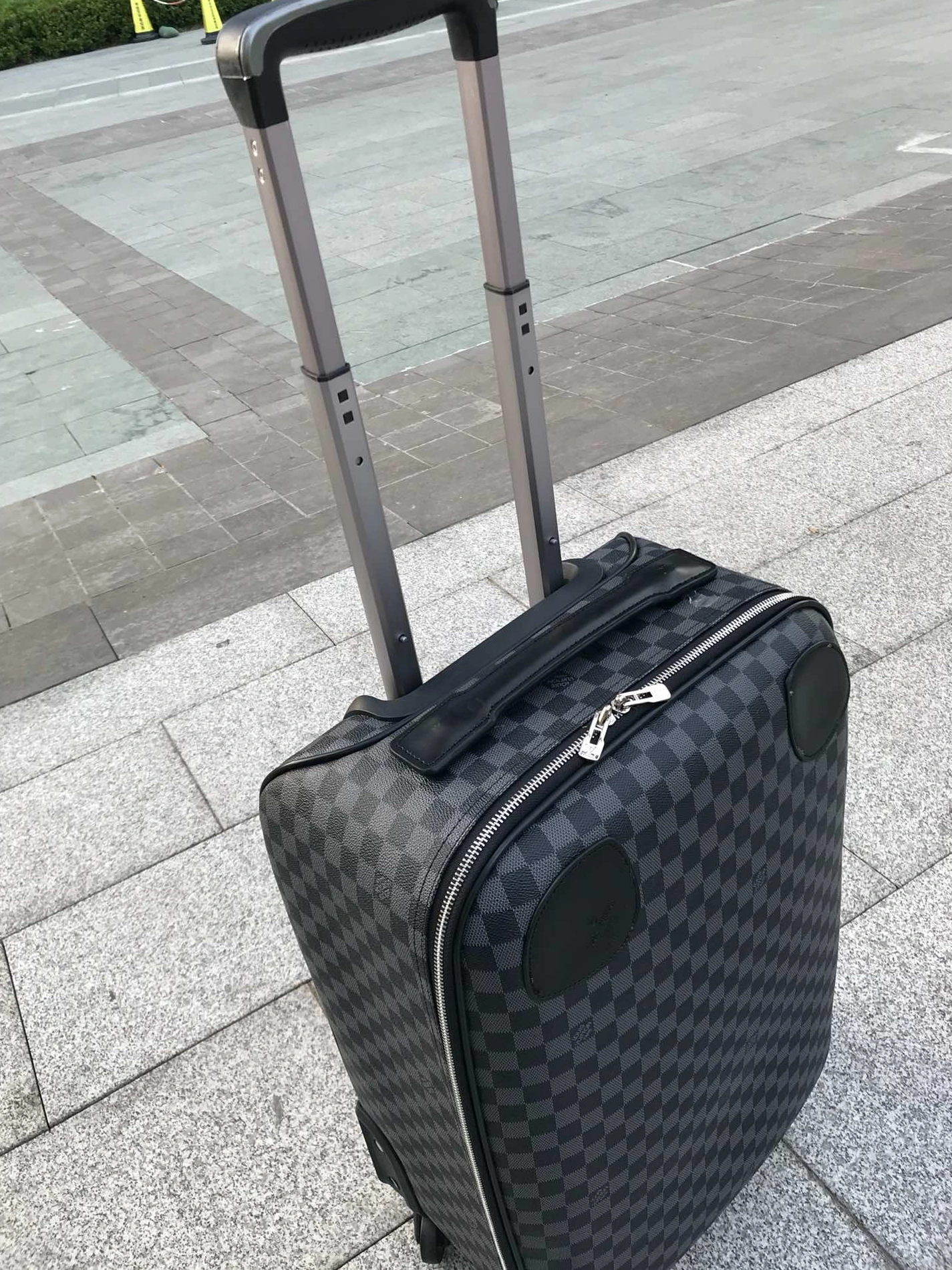Minimalist 7010 Louis Vuitton Luggage