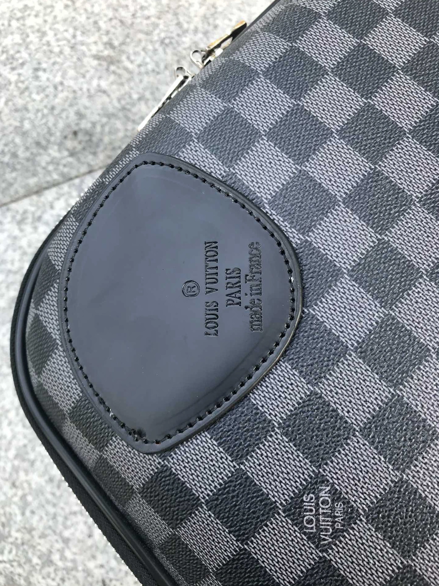 Minimalist 7010 Louis Vuitton Luggage - Image 7