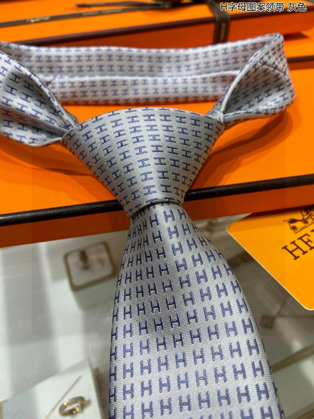 Minimalist 7183 Hermes Necktie - Image 4