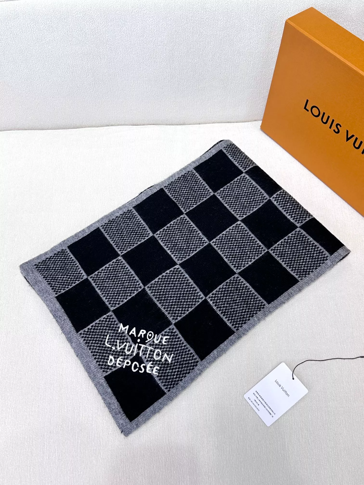 Minimalist 8731 Louis Vuitton Scarf For Unisex - Image 3