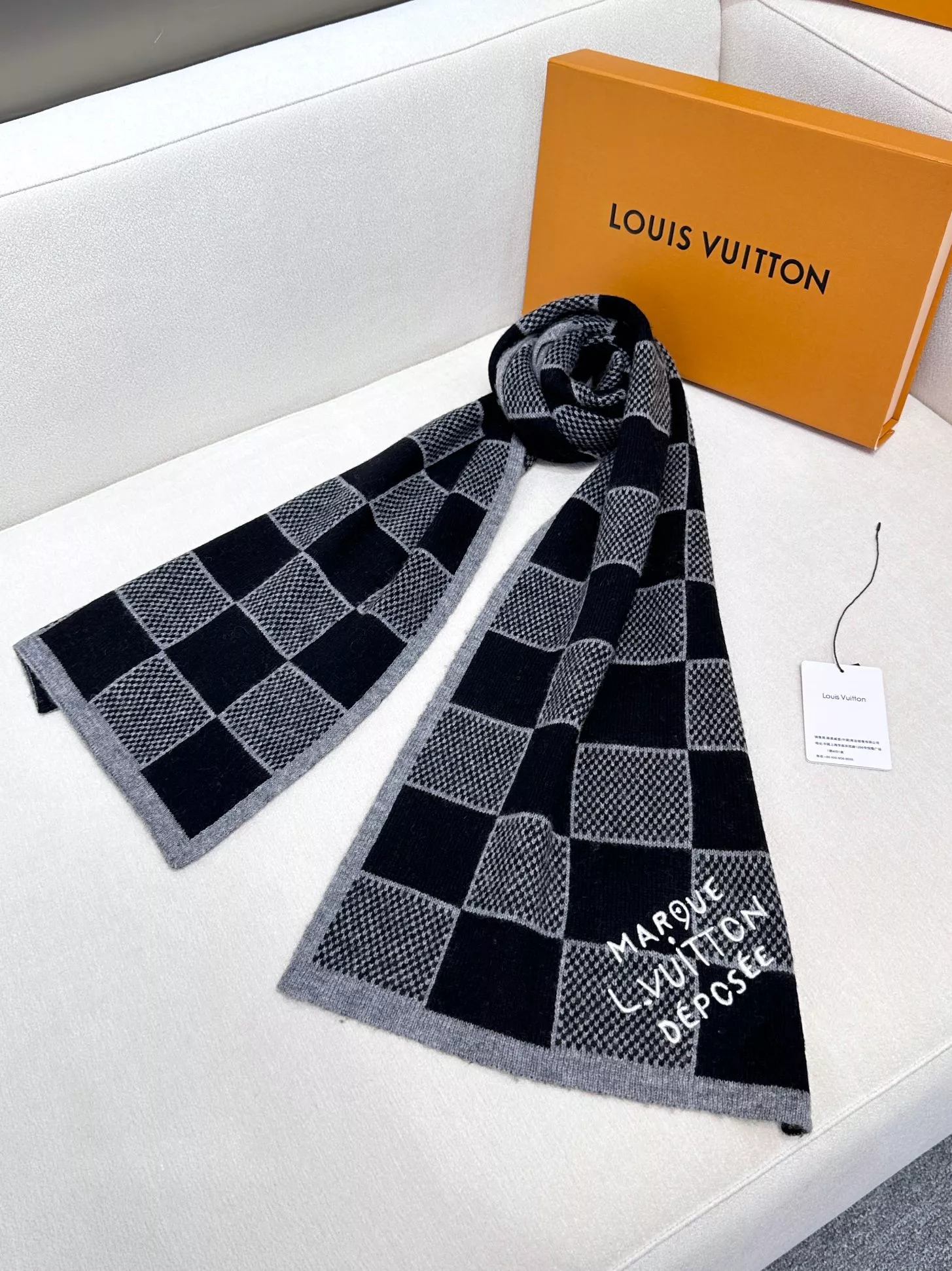 Minimalist 8731 Louis Vuitton Scarf For Unisex - Image 4
