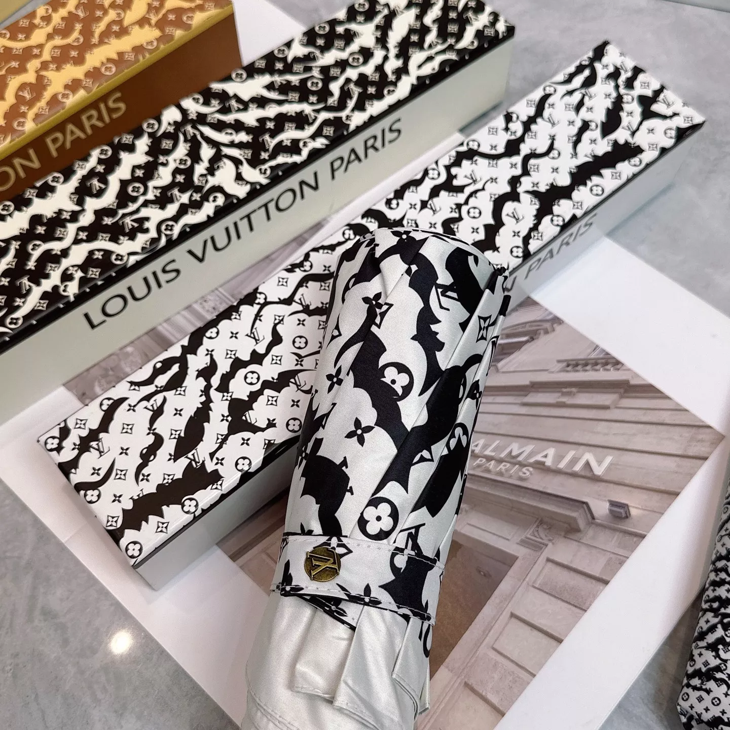 Modern 5838 Louis Vuitton Umbrellas - Image 7