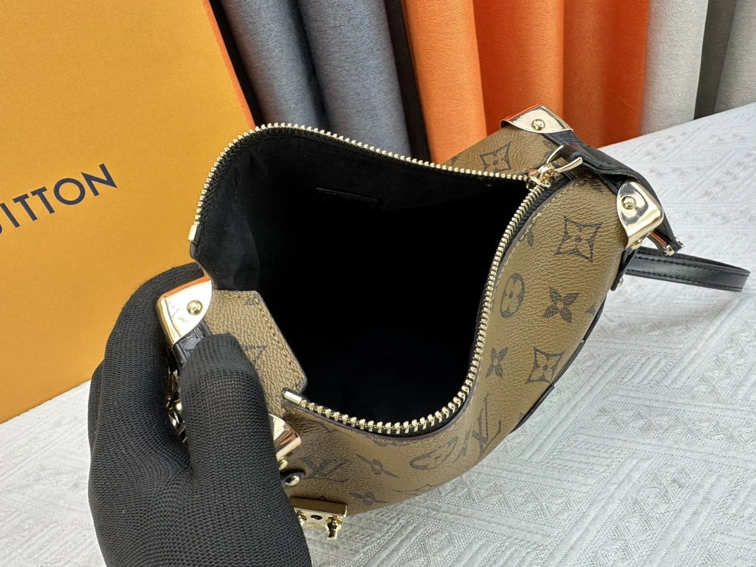 Popular 9122 Louis Vuitton AAA Quality Messenger Bags For Women - Image 8