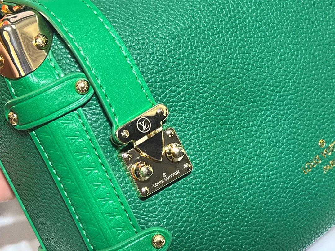 Practical 4191 Louis Vuitton AAA Quality Messenger Bags For Women - Image 5