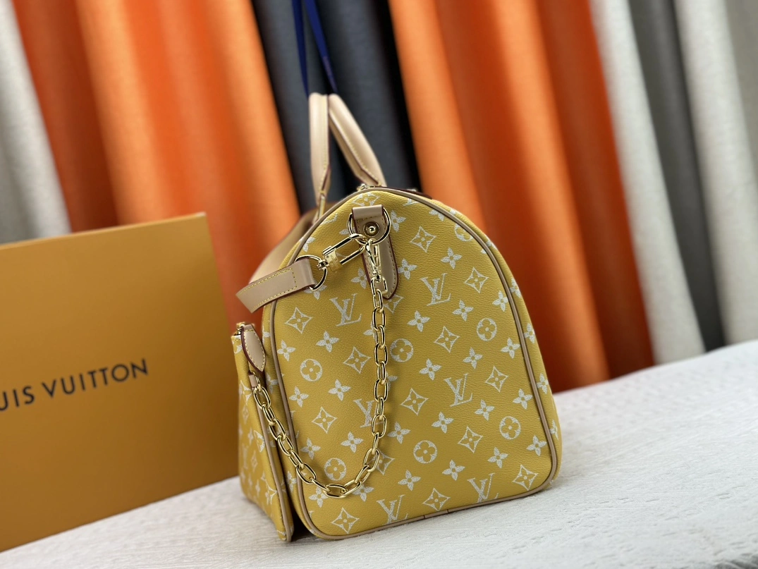 Practical 5338 Louis Vuitton Travel Bags - Image 3