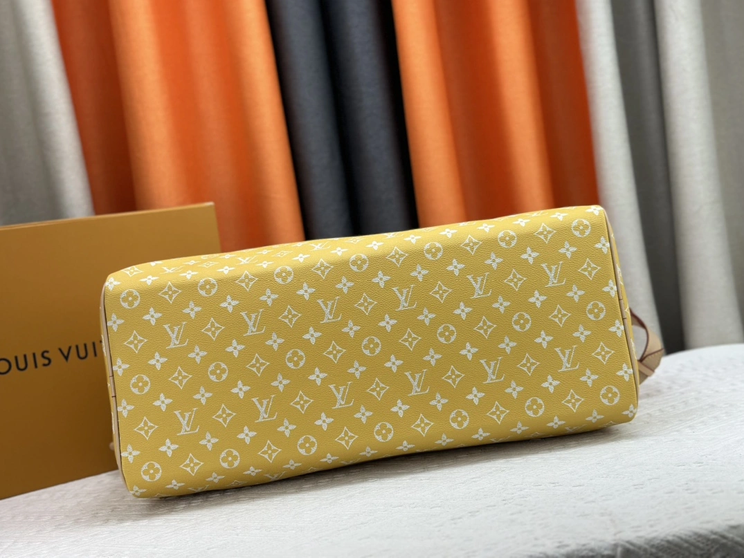 Practical 5338 Louis Vuitton Travel Bags - Image 5