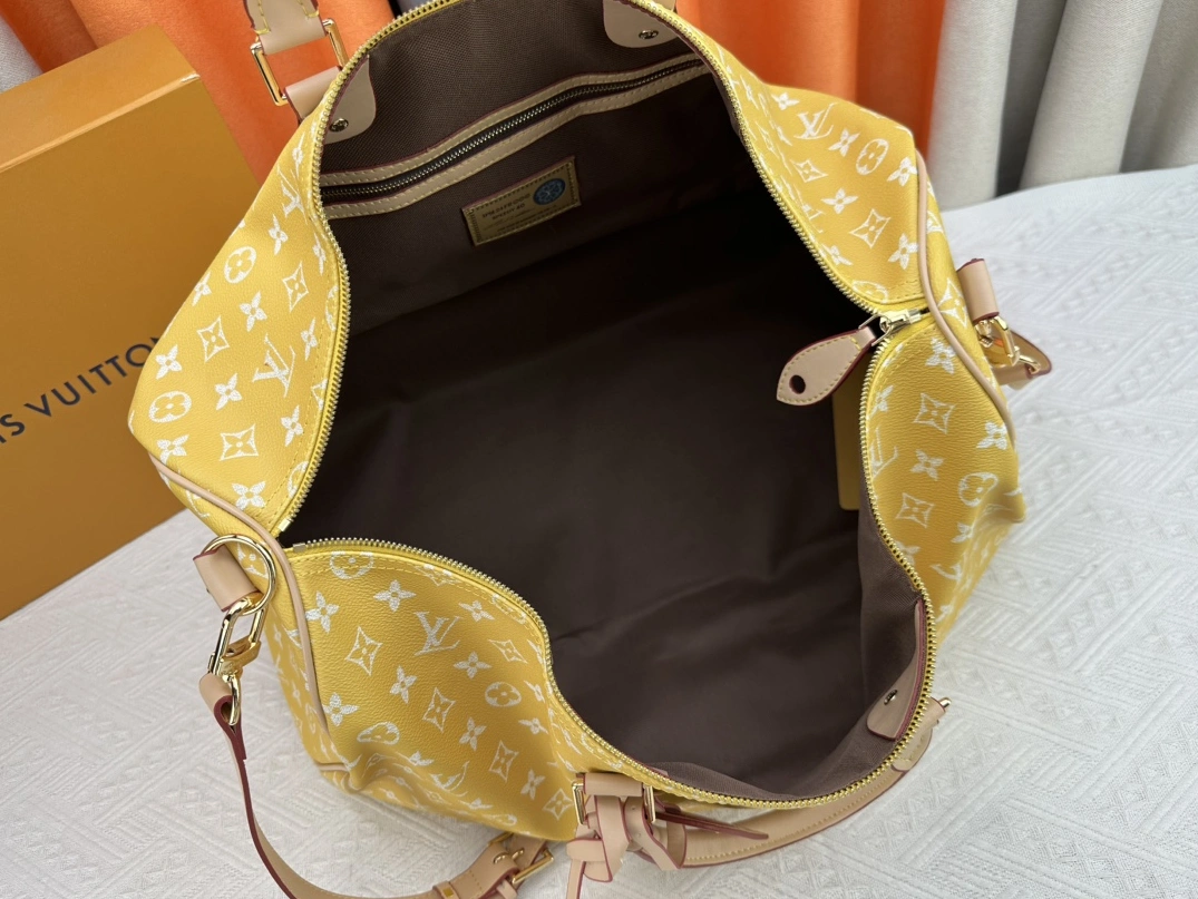 Practical 5338 Louis Vuitton Travel Bags - Image 8