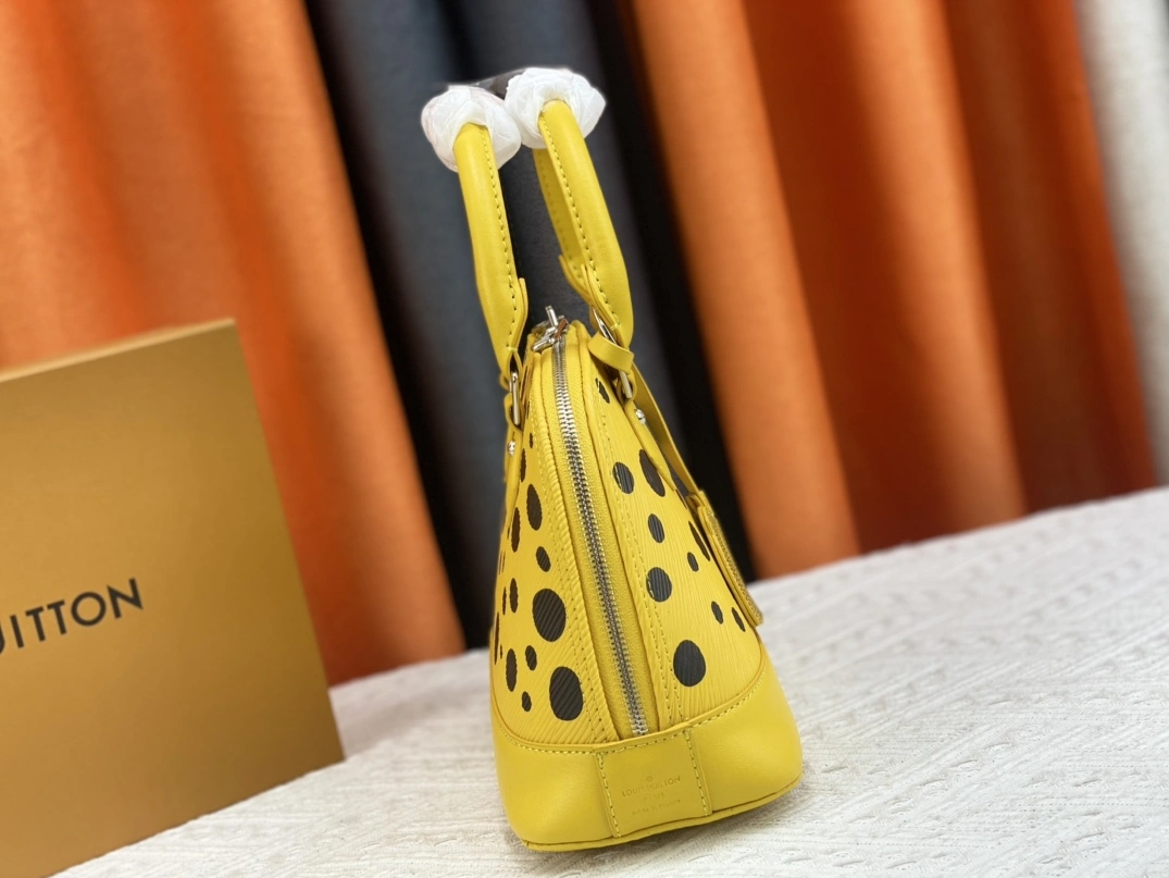 Practical 804 Louis Vuitton AAA Quality Handbags For Women