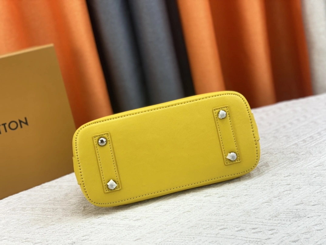 Practical 804 Louis Vuitton AAA Quality Handbags For Women - Image 4