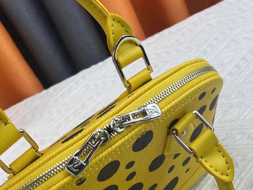 Practical 804 Louis Vuitton AAA Quality Handbags For Women - Image 6