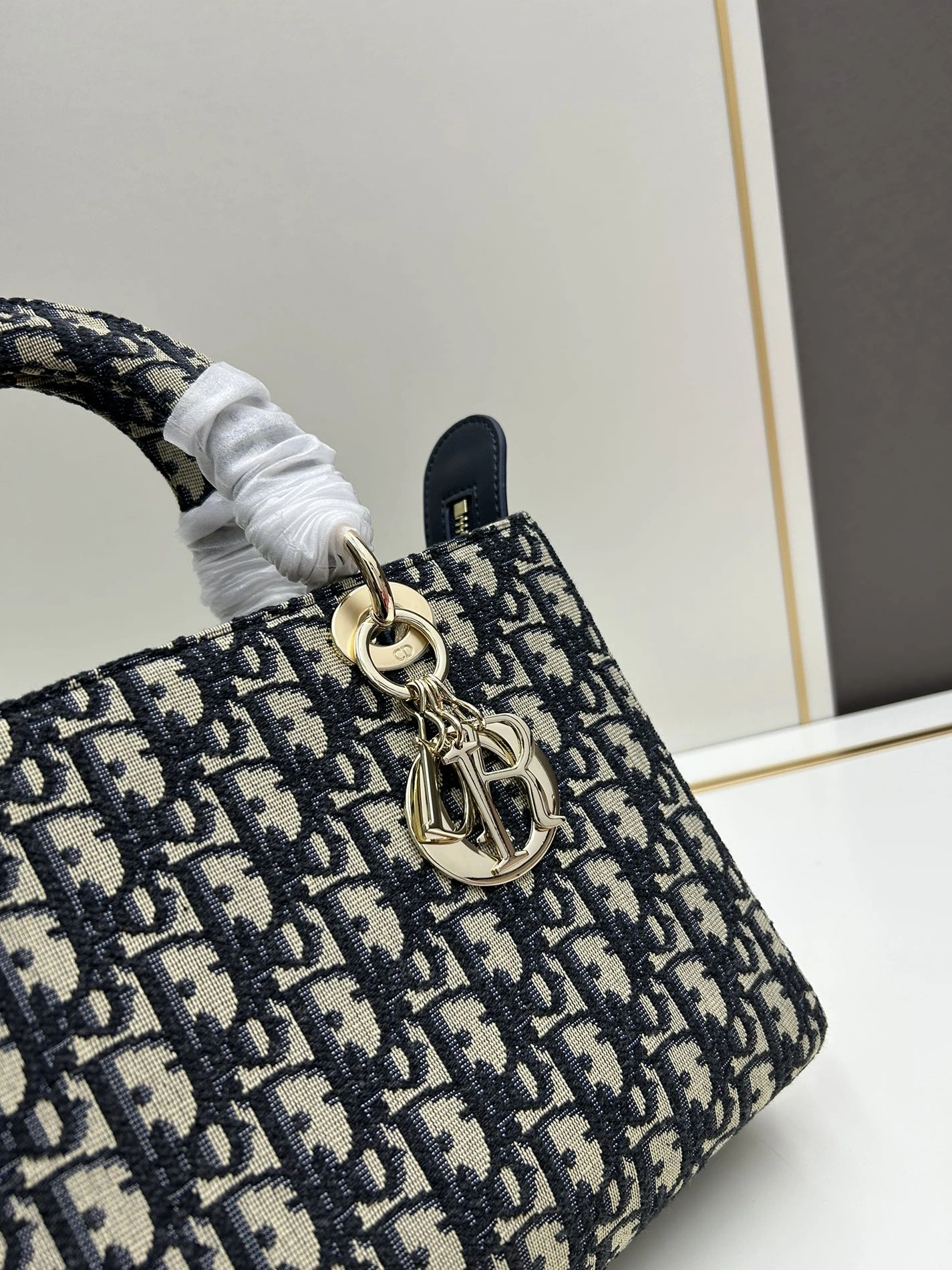 Refined 9876 Christian Dior AAA Quality Handbags For Women - Image 4