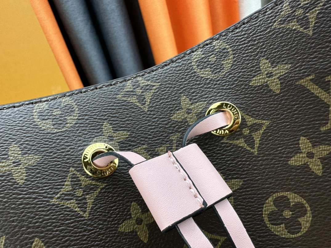 Reliable 183 Louis Vuitton AAA Quality Messenger Bags For Women - Image 5