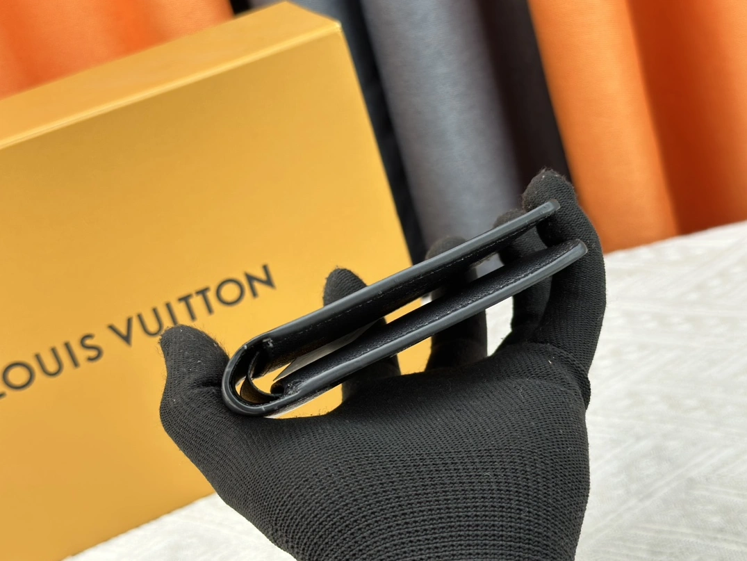 Reliable 2246 Louis Vuitton LV Wallets For Unisex - Image 3