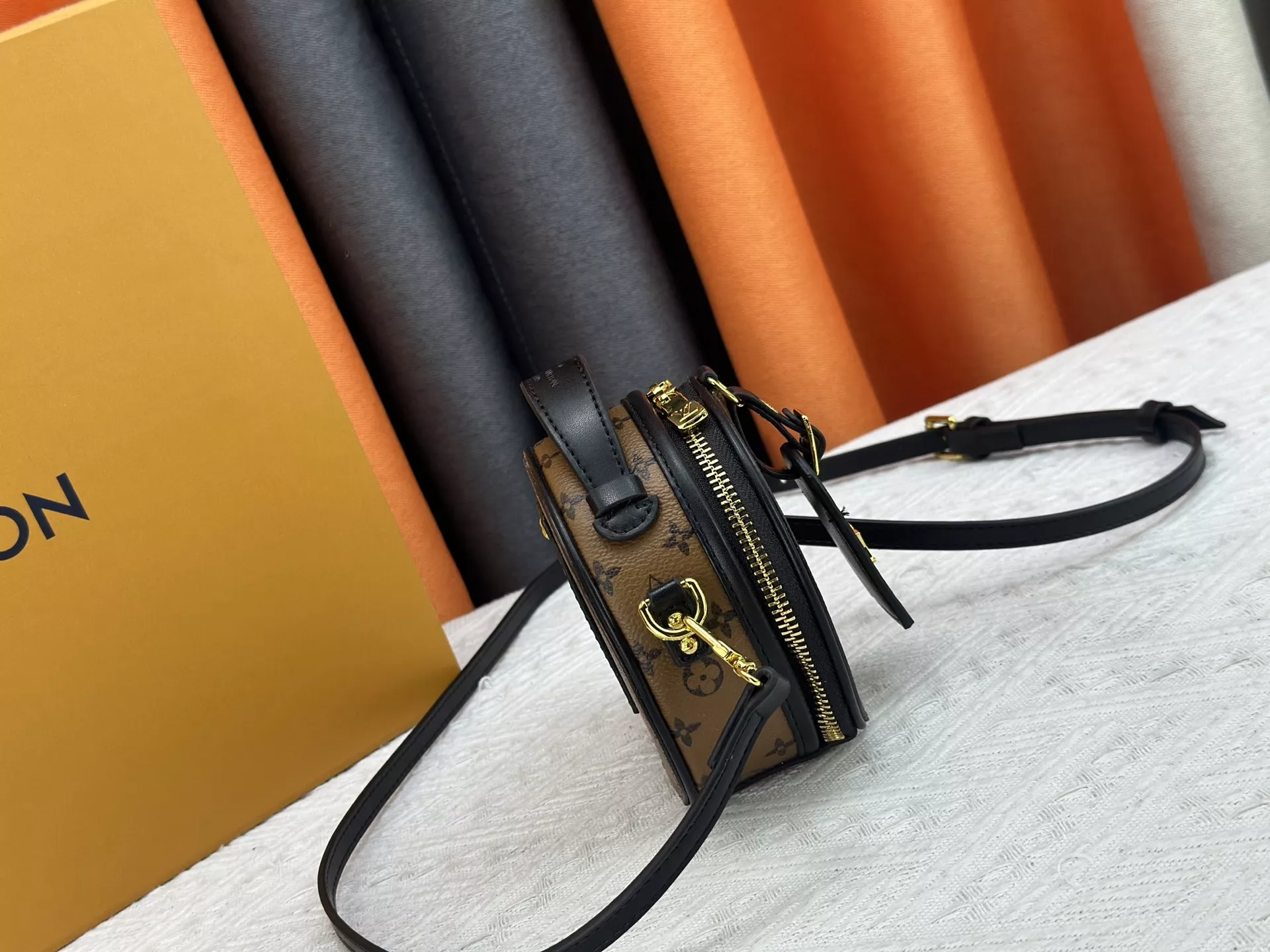 Reliable 3398 Louis Vuitton AAA Quality Messenger Bags For Women - Image 3