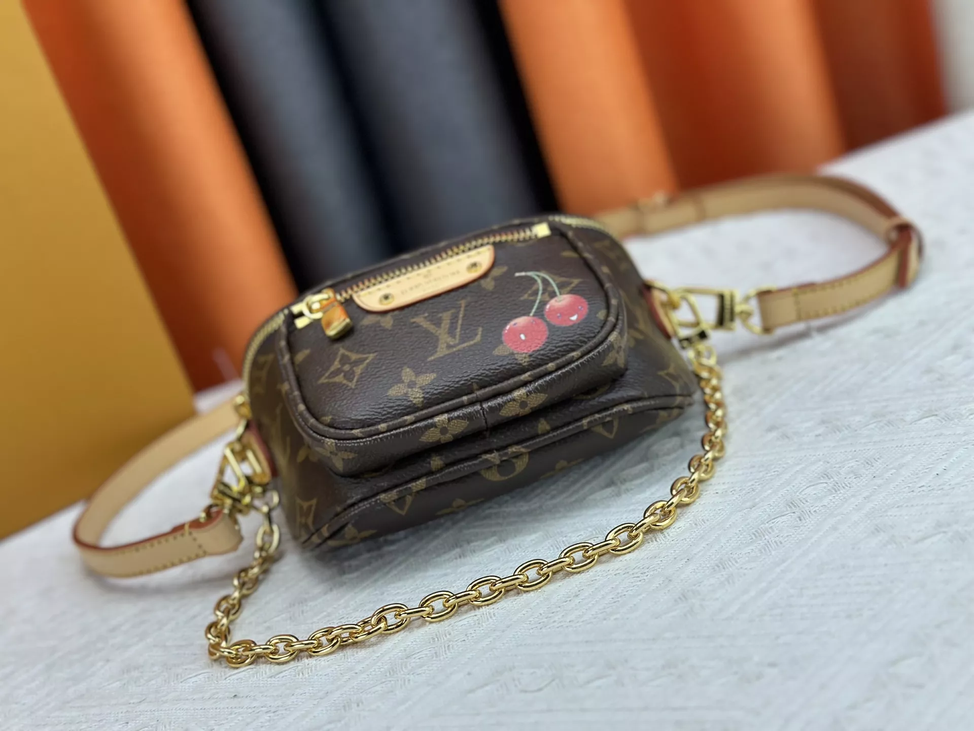 Resilient 1024 Louis Vuitton AAA Quality Messenger Bags For Women - Image 3