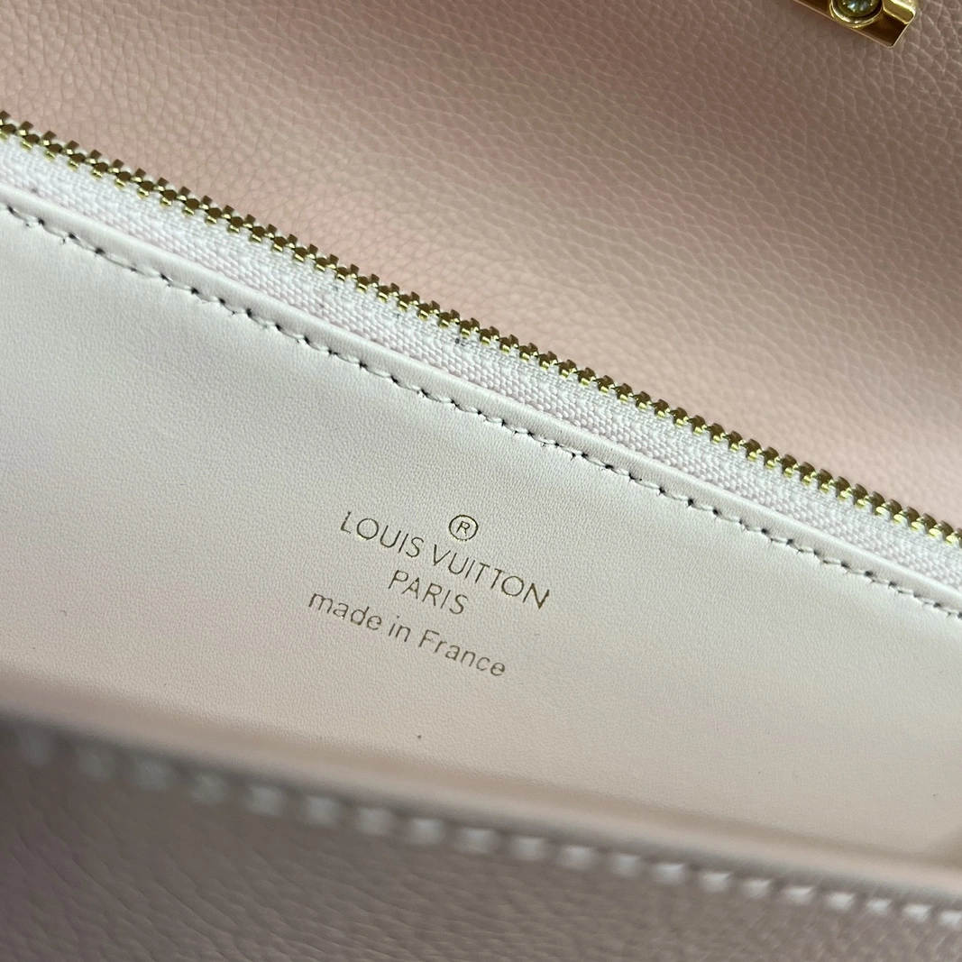 Resilient 2552 Louis Vuitton LV Card Case For Women - Image 4