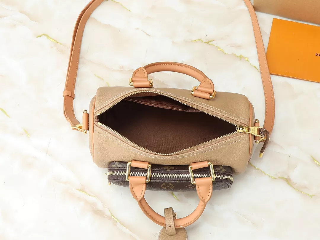 Resilient 5017 Louis Vuitton AAA Quality Handbags For Women - Image 8